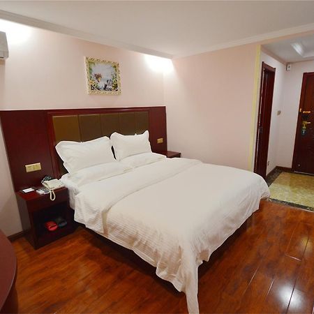 Greentree Inn Shandong Qingdao Development District Sdust Express Hotel Екстер'єр фото
