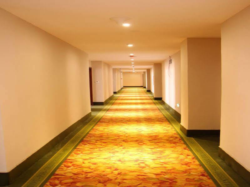 Greentree Inn Shandong Qingdao Development District Sdust Express Hotel Екстер'єр фото